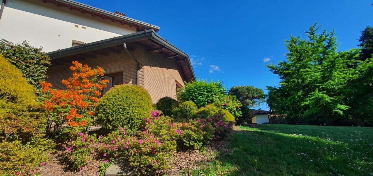 Casa Ceruti Acomodação com café da manhã Villa Guardia Exterior foto